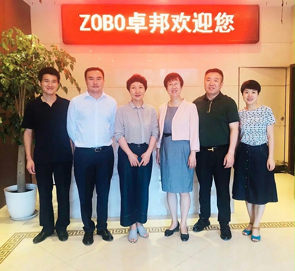 區(qū)委統(tǒng)戰(zhàn)部和九三學(xué)社區(qū)工委、民營經(jīng)濟(jì)代表人士蒞臨卓邦開展談心活動(dòng)