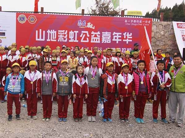 以愛(ài)之名，貼地疾行